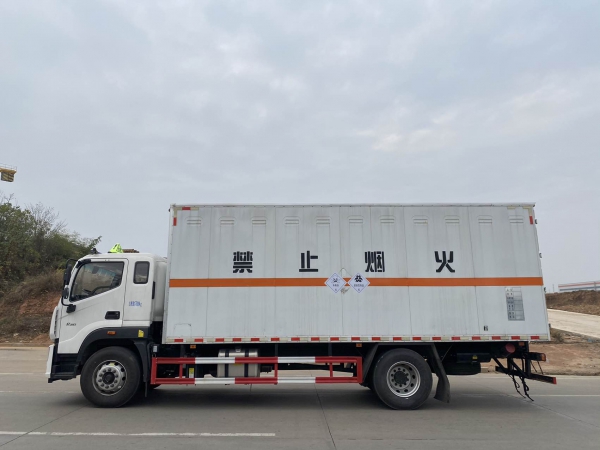 楚勝牌CSC5180XDGB6毒性和感染性物品廂式運(yùn)輸車(chē)